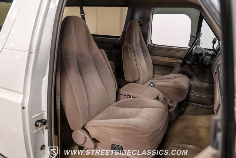 Ford-Bronco-1995-White-Pearl-Medium-Mocha-41