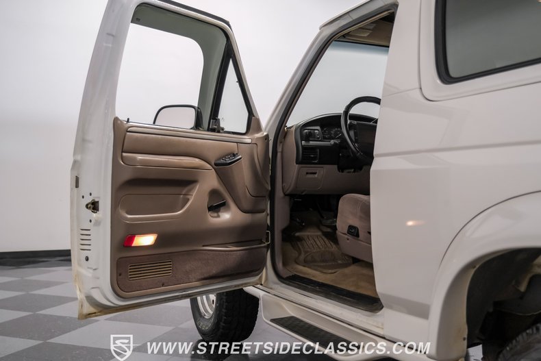 Ford-Bronco-1995-White-Pearl-Medium-Mocha-44