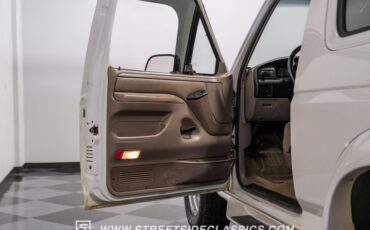 Ford-Bronco-1995-White-Pearl-Medium-Mocha-45