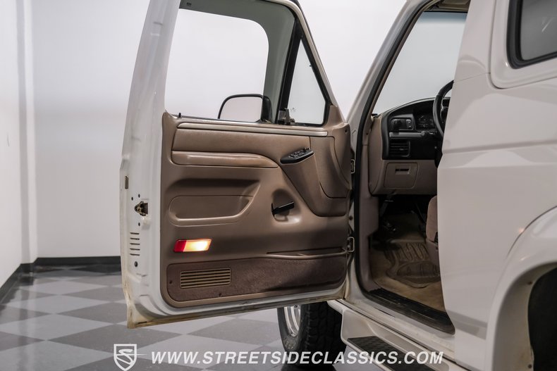 Ford-Bronco-1995-White-Pearl-Medium-Mocha-45