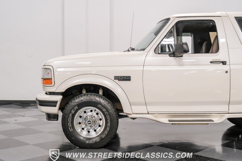 Ford-Bronco-1995-White-Pearl-Medium-Mocha-47