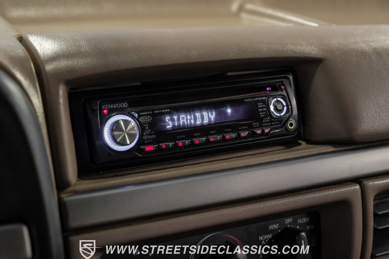 Ford-Bronco-1995-White-Pearl-Medium-Mocha-7