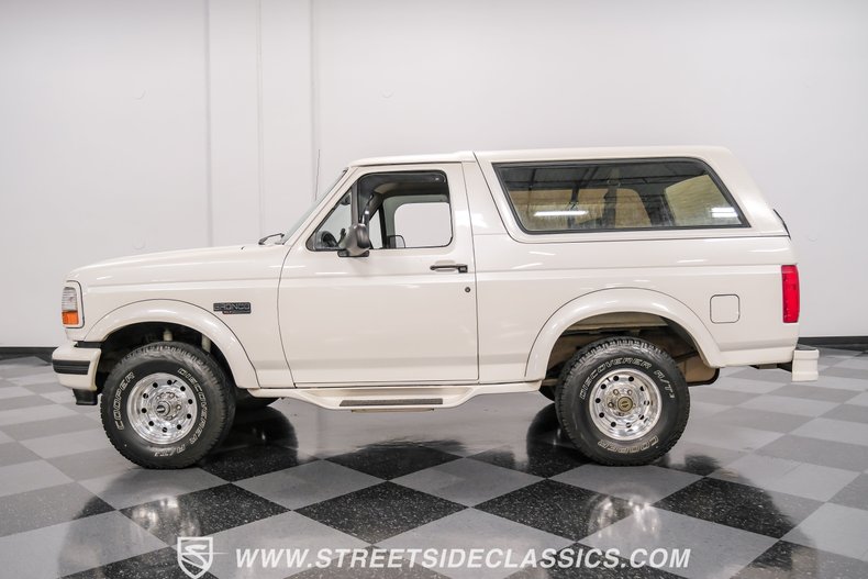 Ford-Bronco-1995-White-Pearl-Medium-Mocha