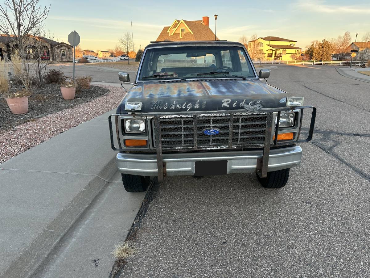 Ford-Bronco-4x4-1984-blue-1