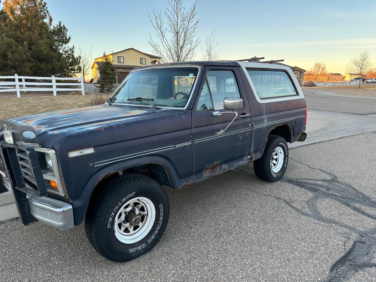 Ford-Bronco-4x4-1984-blue-2