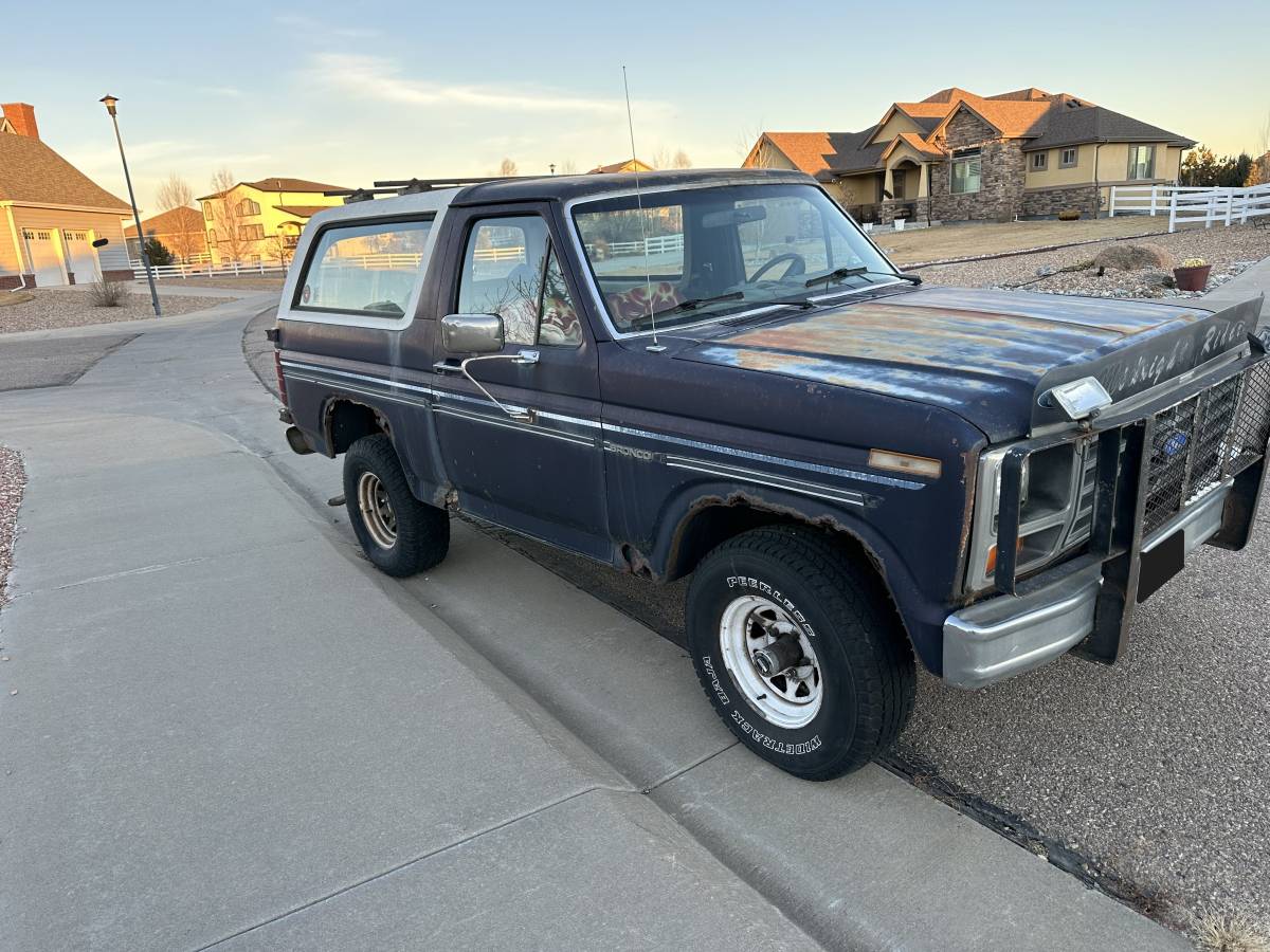 Ford-Bronco-4x4-1984-blue