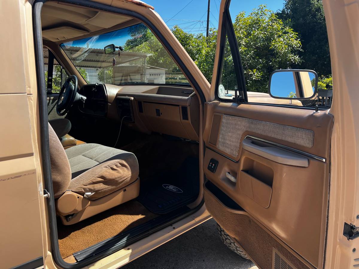 Ford-Bronco-4x4-1990-brown-10