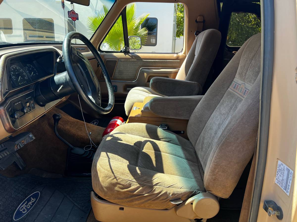 Ford-Bronco-4x4-1990-brown-13