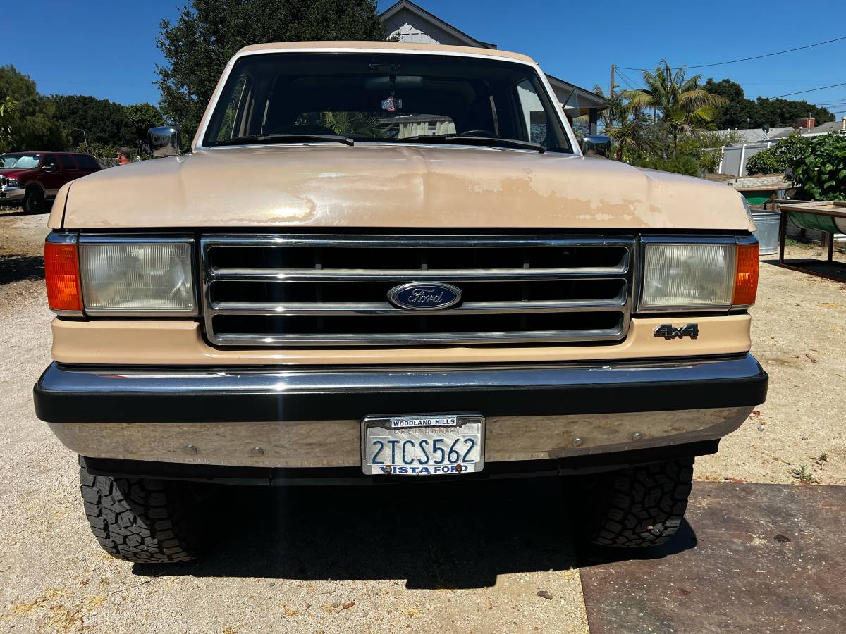 Ford-Bronco-4x4-1990-brown-2