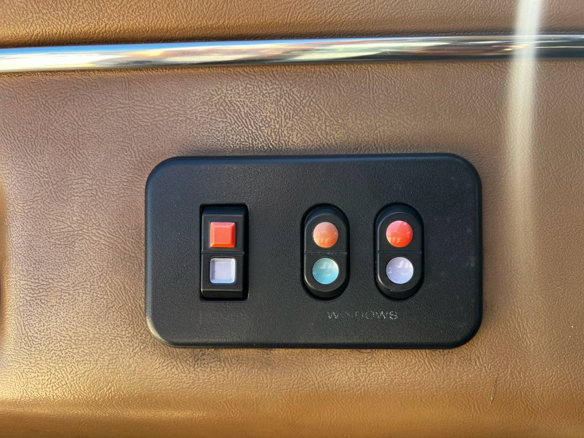Ford-Bronco-4x4-1990-brown-20