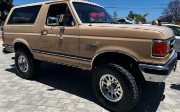 Ford-Bronco-4x4-1990-brown