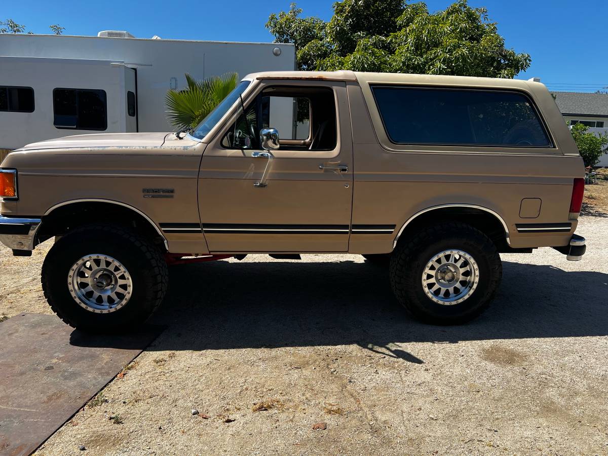 Ford-Bronco-4x4-1990-brown-5