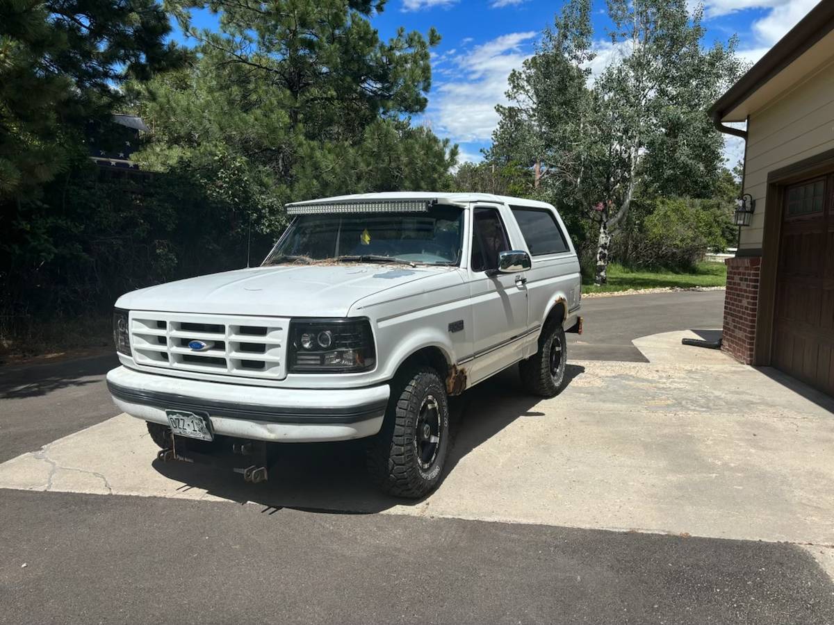 Ford-Bronco-4x4-1994-white