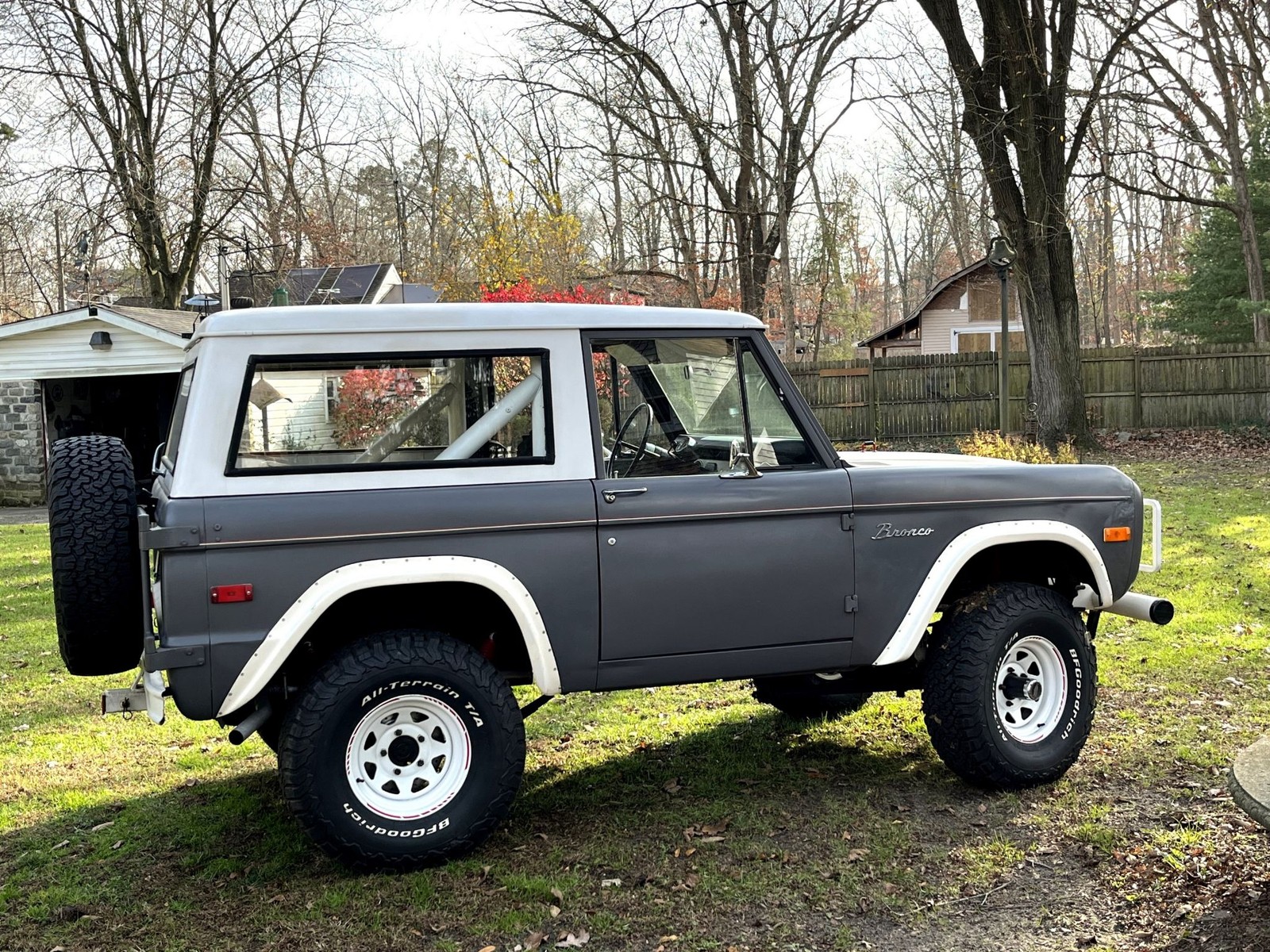 Ford-Bronco-Classic-1971-Both-Tops-1