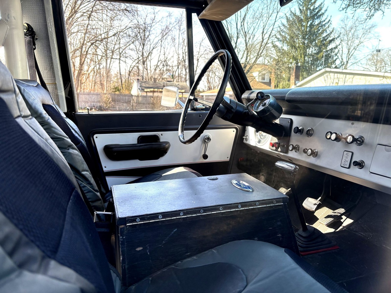 Ford-Bronco-Classic-1971-Both-Tops-11