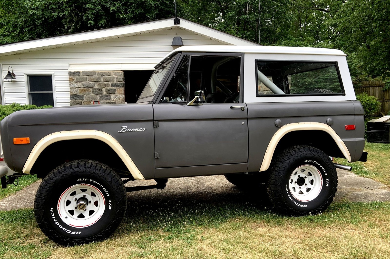 Ford-Bronco-Classic-1971-Both-Tops-4