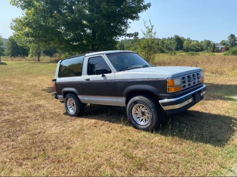 Ford-Bronco-II-1990-SUV-1