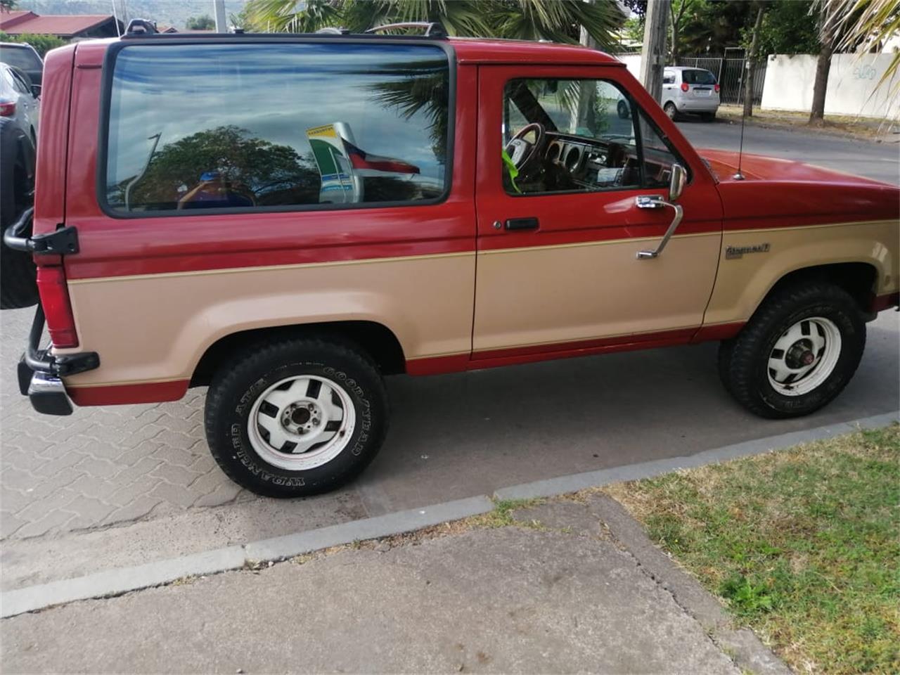 Ford-Bronco-ii-1987-Red-cream-Red-16
