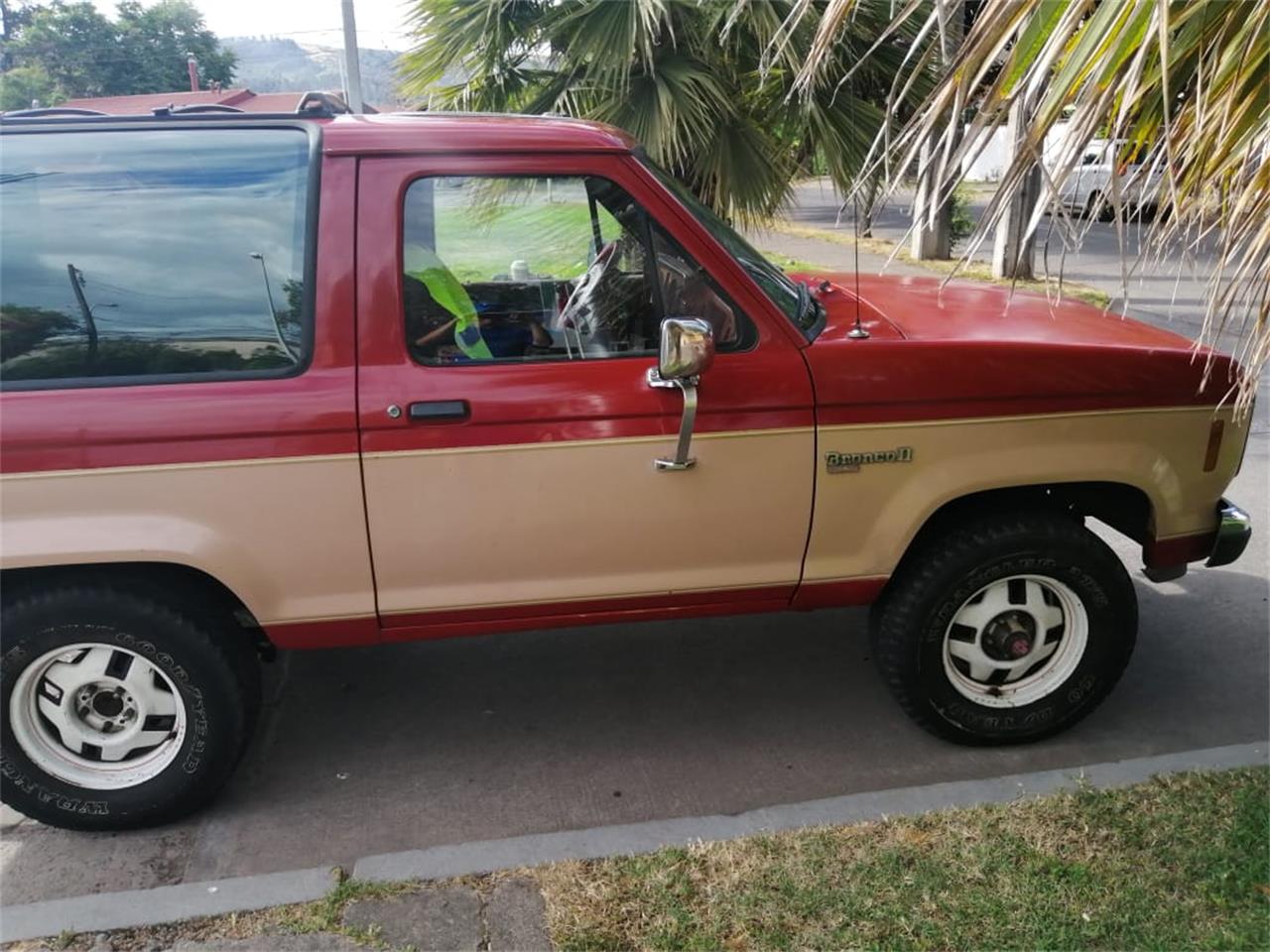 Ford-Bronco-ii-1987-Red-cream-Red-17