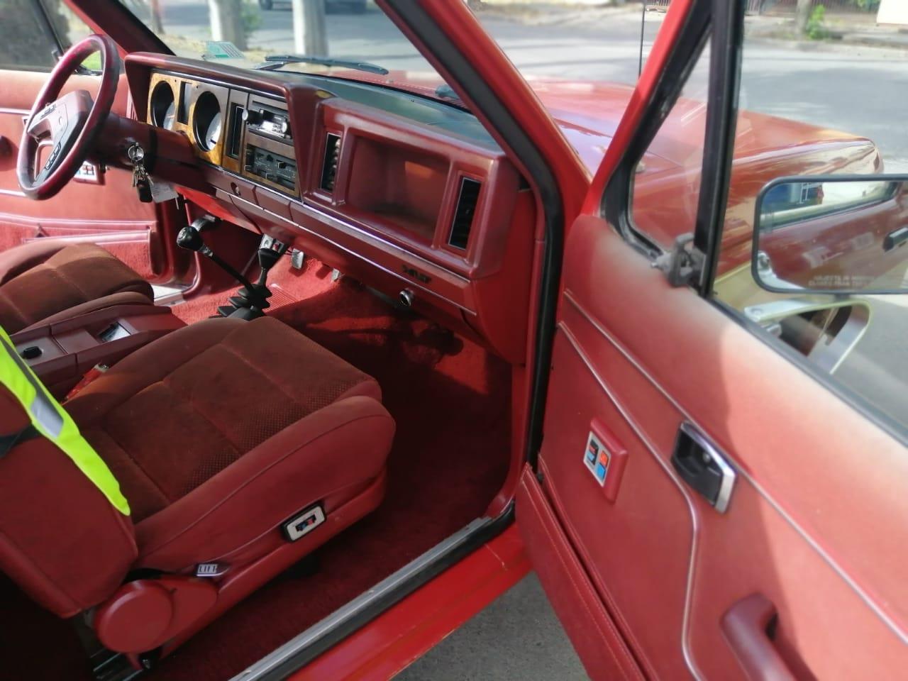Ford-Bronco-ii-1987-Red-cream-Red-19