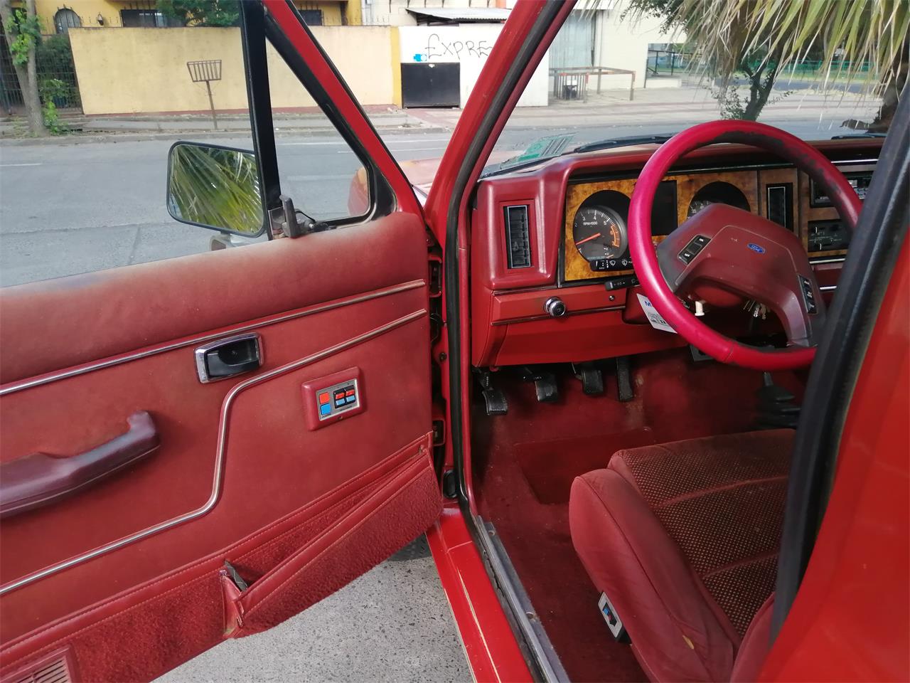 Ford-Bronco-ii-1987-Red-cream-Red-22