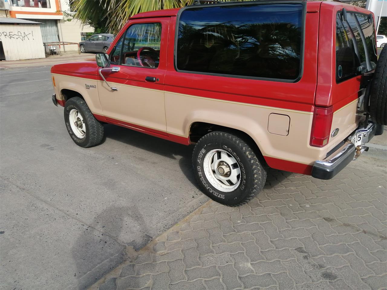 Ford-Bronco-ii-1987-Red-cream-Red-26