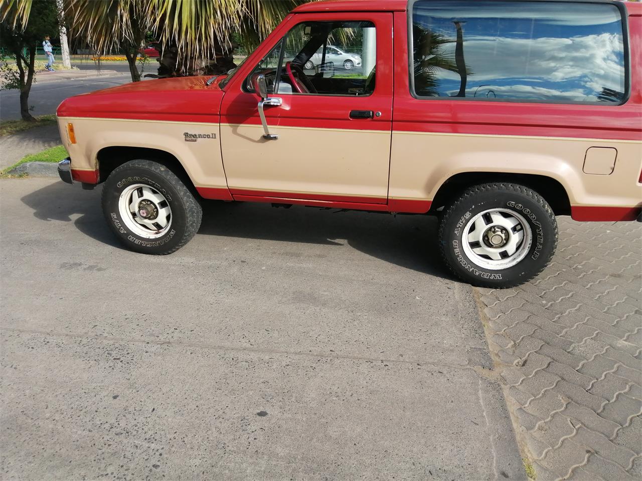 Ford-Bronco-ii-1987-Red-cream-Red-27