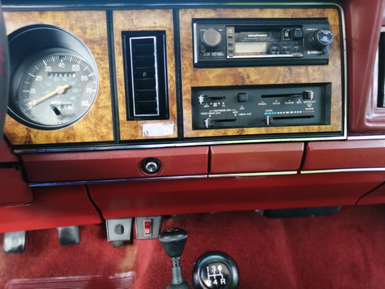 Ford-Bronco-ii-1987-Red-cream-Red-32