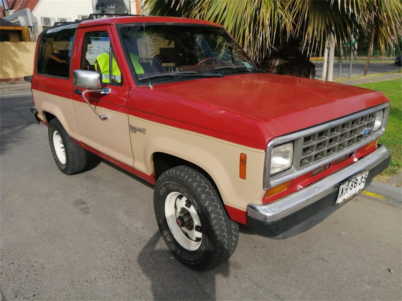 Ford-Bronco-ii-1987-Red-cream-Red-4