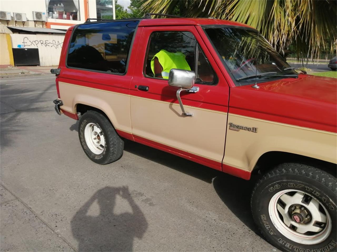 Ford-Bronco-ii-1987-Red-cream-Red-5
