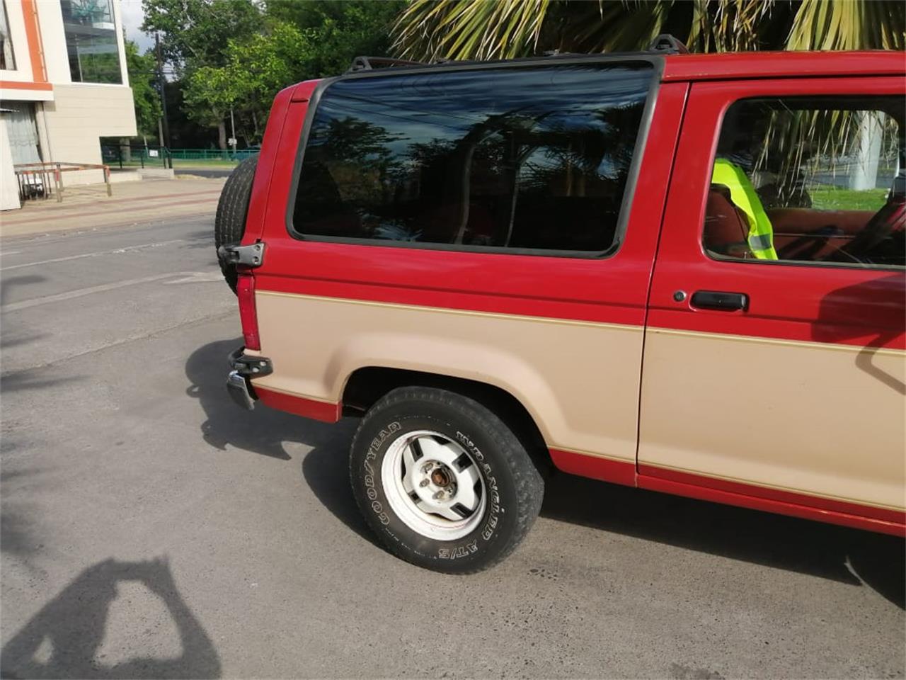 Ford-Bronco-ii-1987-Red-cream-Red-6