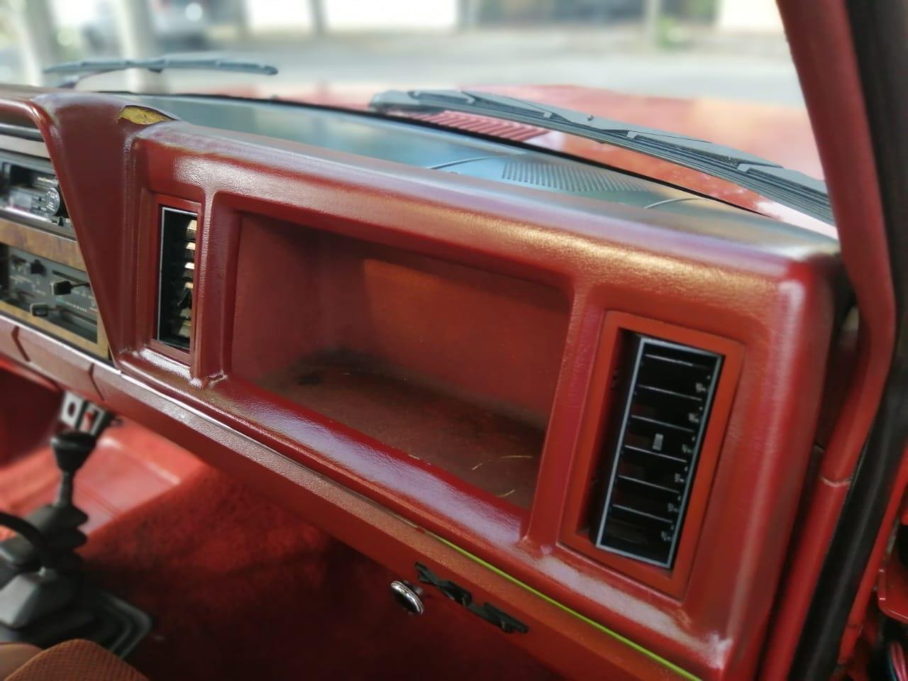 Ford-Bronco-ii-1987-Red-cream-Red-64