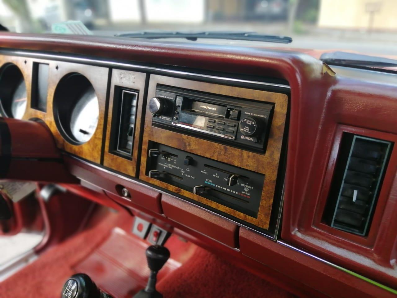 Ford-Bronco-ii-1987-Red-cream-Red-65