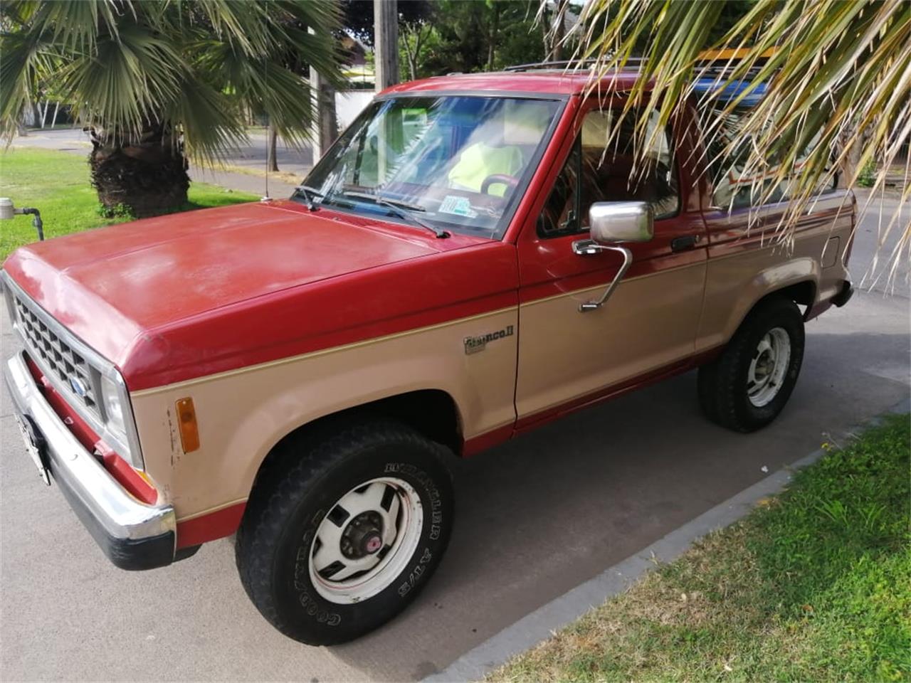 Ford-Bronco-ii-1987-Red-cream-Red