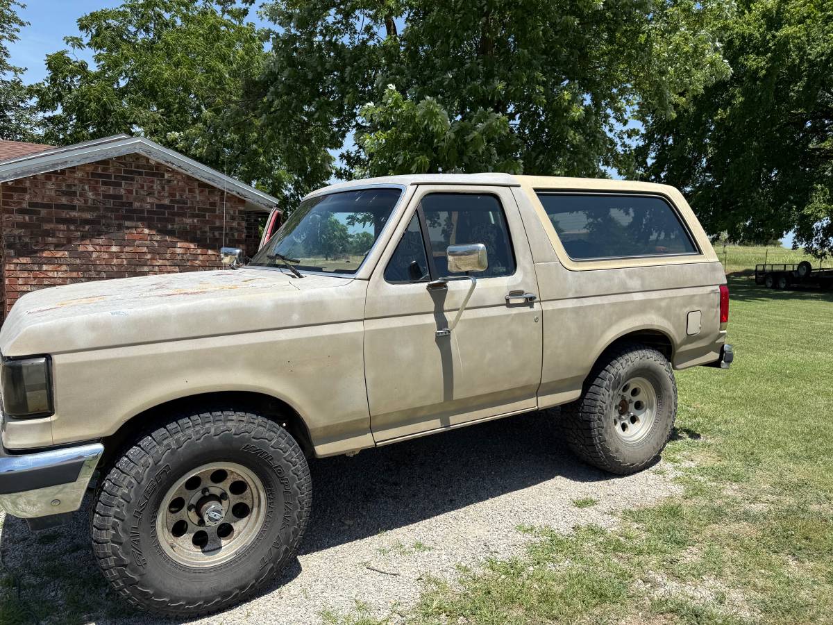 Ford-Bronco-sport-outer-banks-1990-brown-8