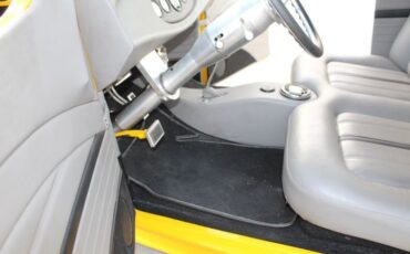 Ford-Convertible-1932-yellow-gray-3
