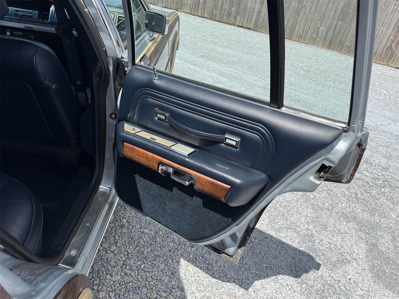Ford-Country-squire-1990-Blue-Blue-18