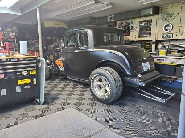 Ford-Coupe-1932-2