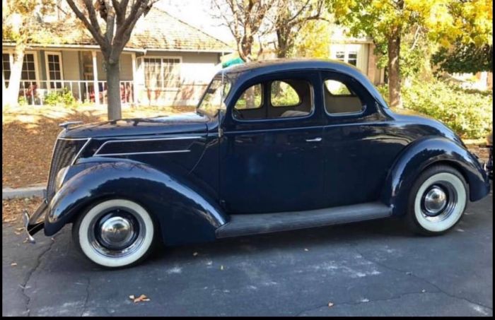Ford-Coupe-1937-Blue-12