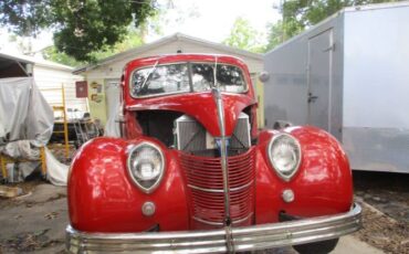Ford-Coupe-1939-Red-Black-Leather-2