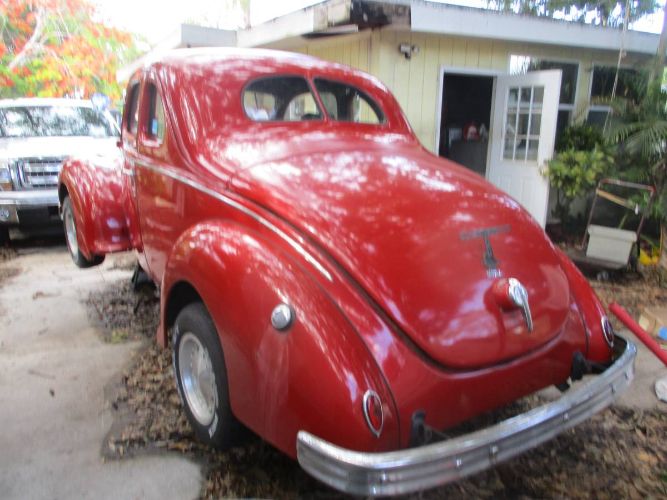 Ford-Coupe-1939-Red-Black-Leather-5