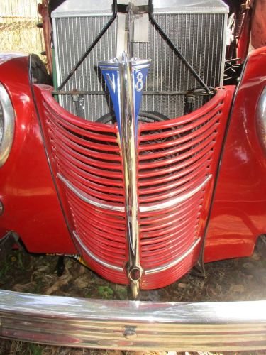 Ford-Coupe-1939-Red-Black-Leather