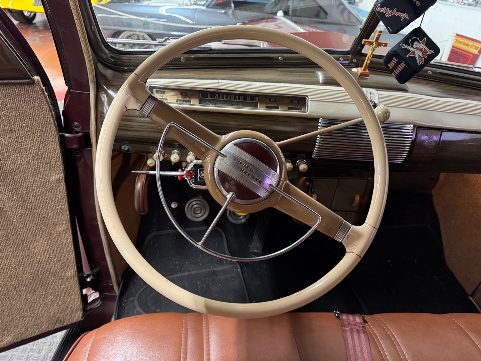 Ford-Coupe-1941-32