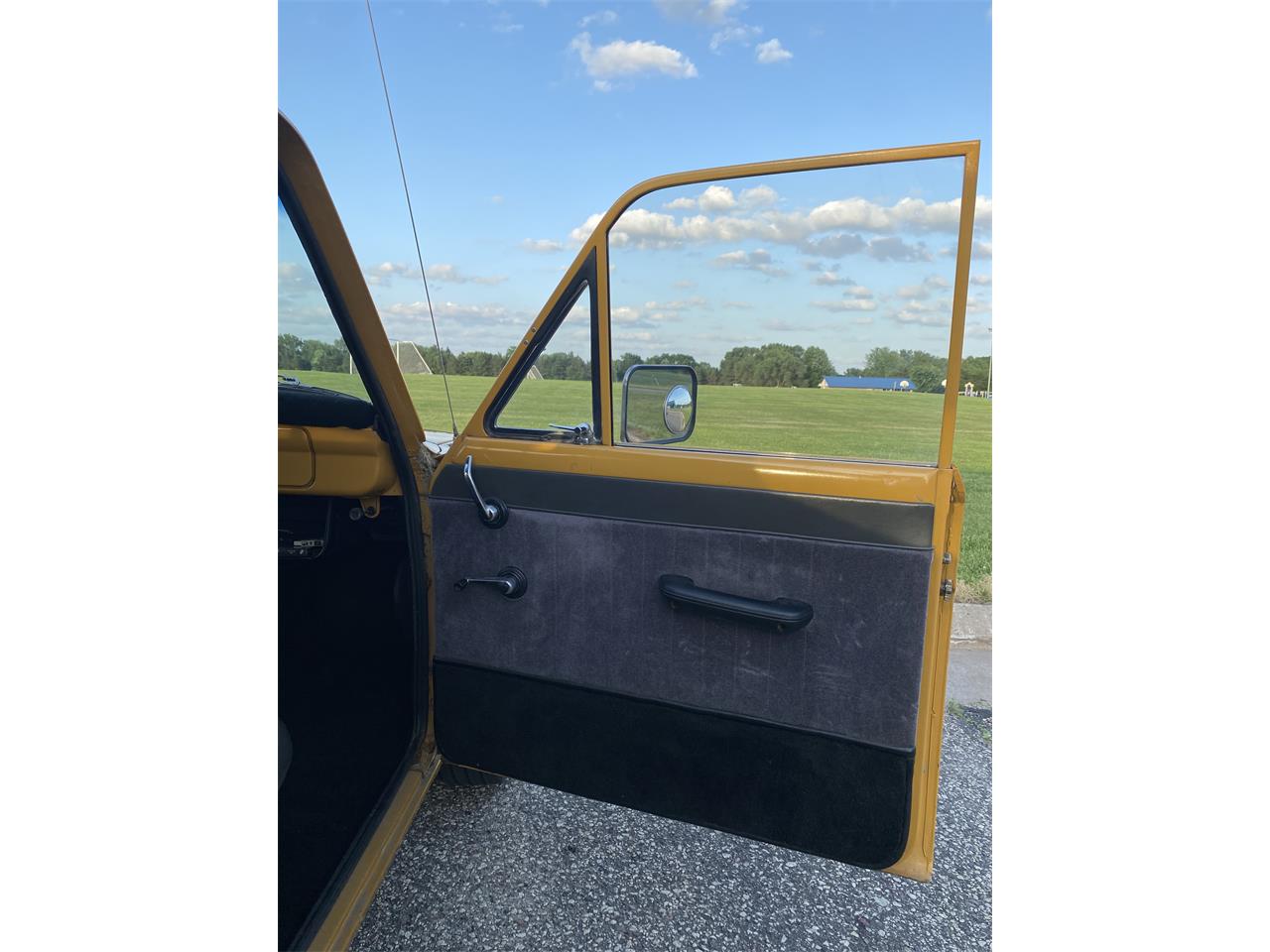 Ford-Courier-1975-Rare-Yellow-Black-13