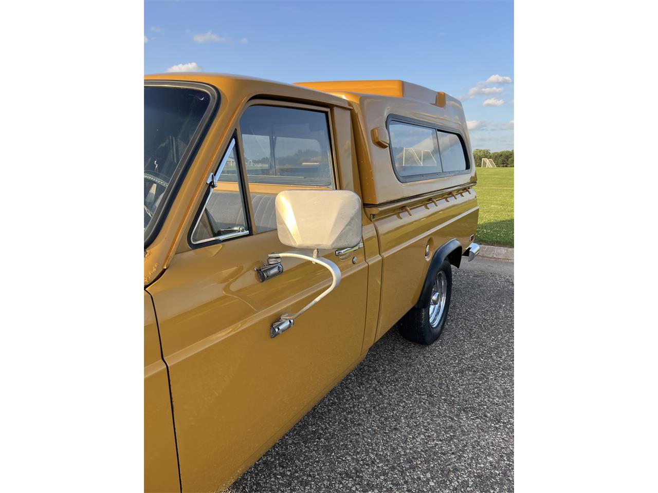 Ford-Courier-1975-Rare-Yellow-Black-2