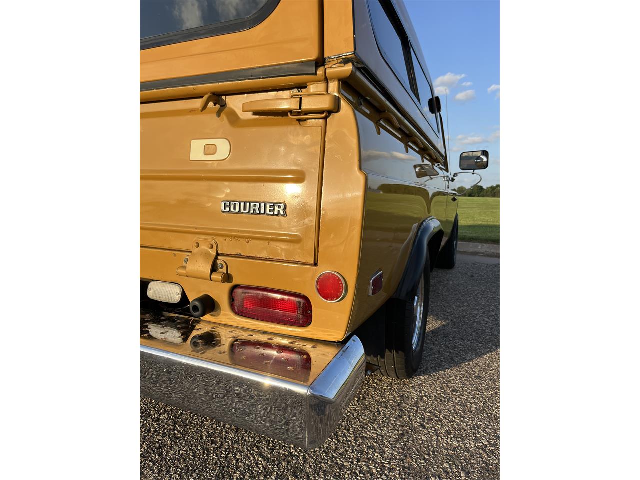 Ford-Courier-1975-Rare-Yellow-Black-25