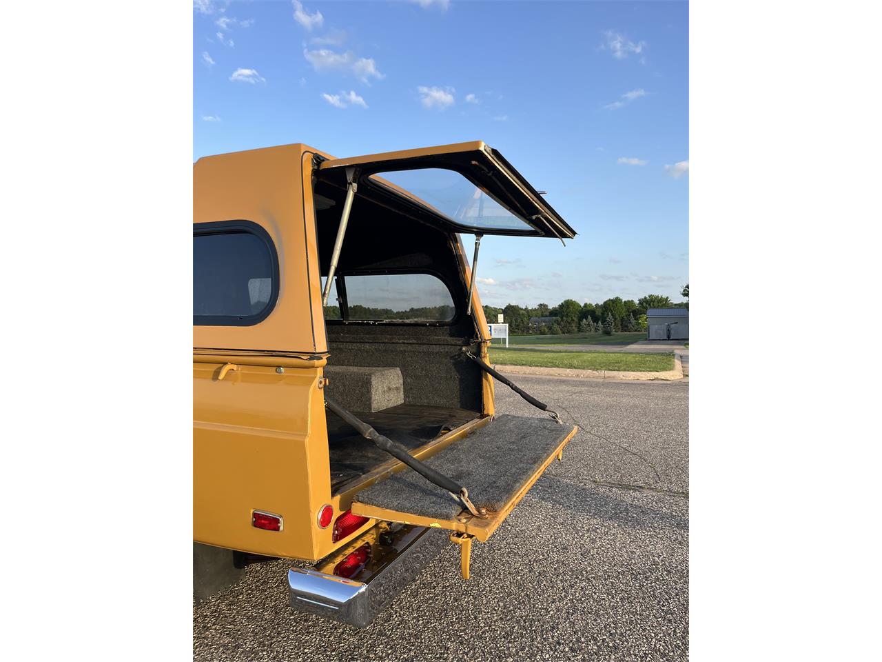 Ford-Courier-1975-Rare-Yellow-Black-28