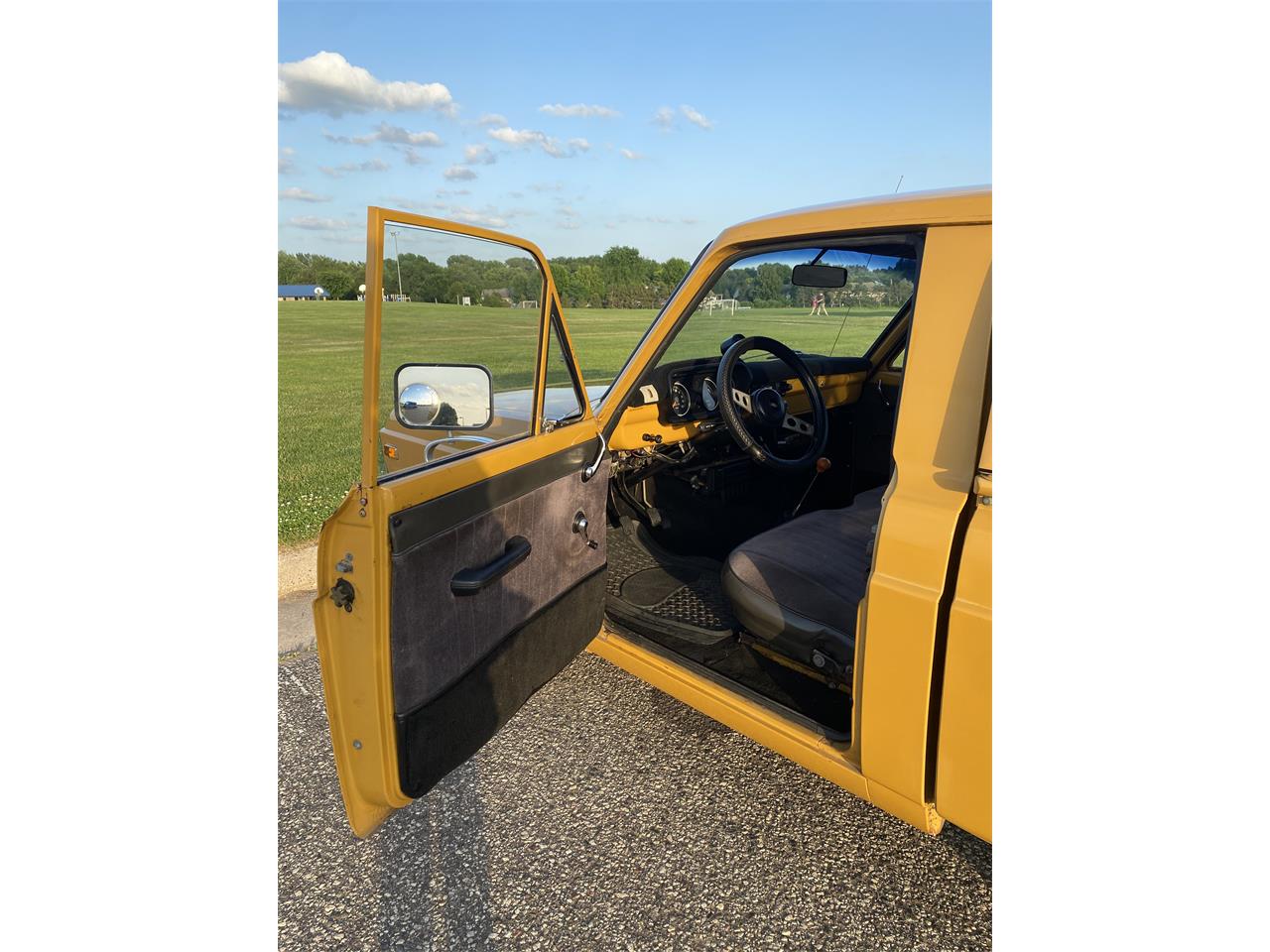 Ford-Courier-1975-Rare-Yellow-Black-46