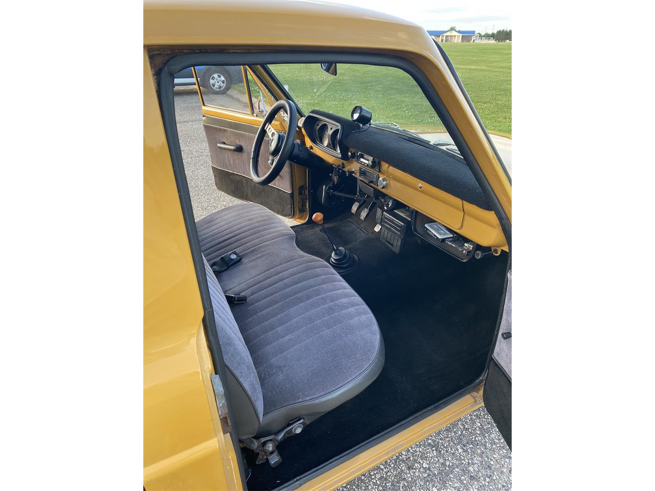 Ford-Courier-1975-Rare-Yellow-Black-51