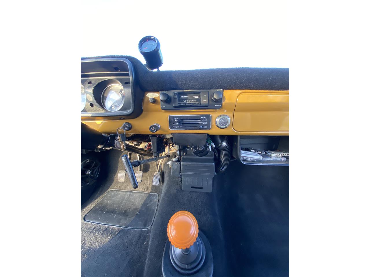 Ford-Courier-1975-Rare-Yellow-Black-52